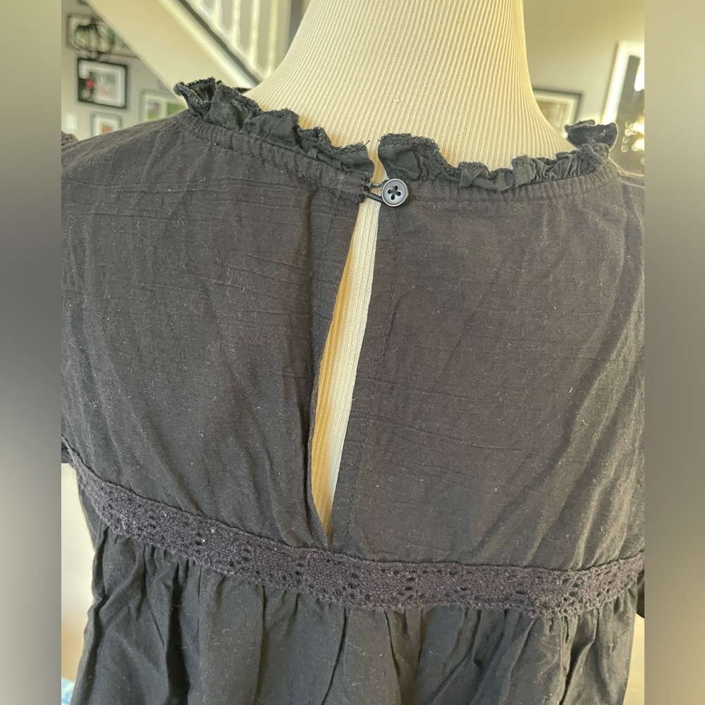 JENNIFER & GRACE Black Eyelet Flutter Sleeve Ruffle Pullover Top Size LARGE - Picture 5 of 12
